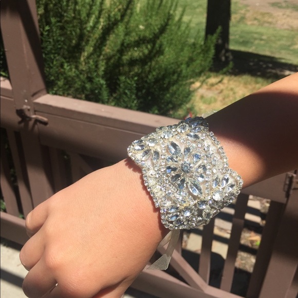 Stunning bridal wrist cuff and hair comb! - Picture 3 of 8